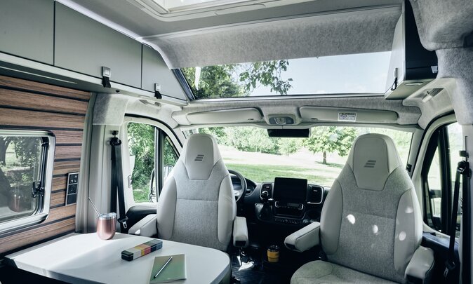 Press picture | Pioneering update: The new Hymer camper vans on a Fiat chassis_Yellowstone_interior_skyview
