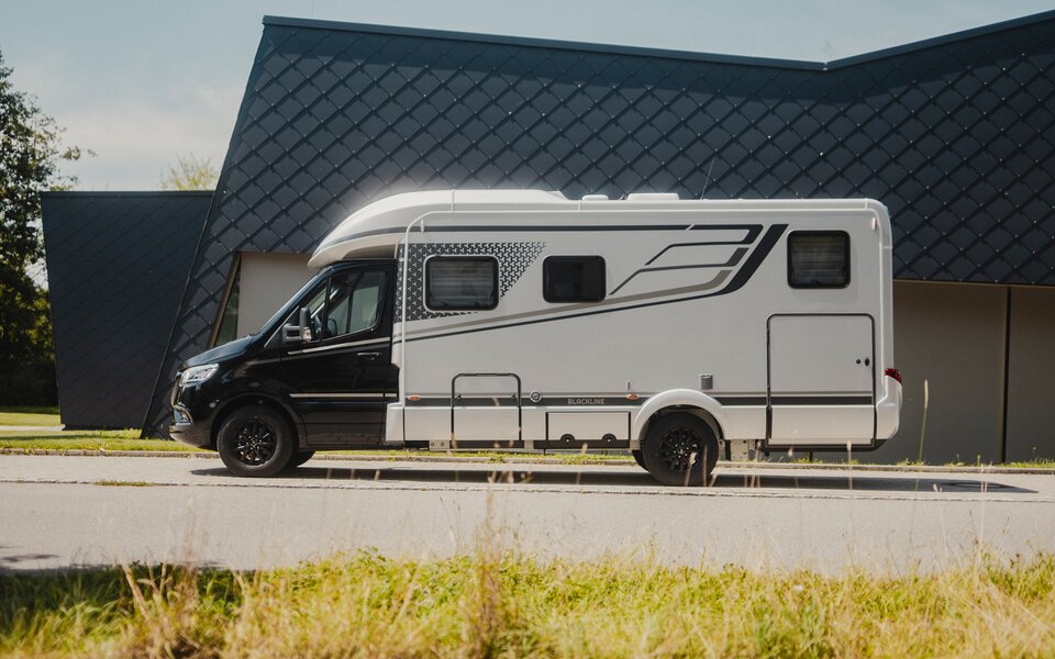 press  picture | Hymer B-MC Blackline exterior view_3