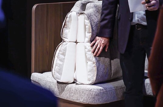 Querschnitt Rückenpolster-Duo-Core für komfortables Sitzen in Loungegruppe im Hymermobil