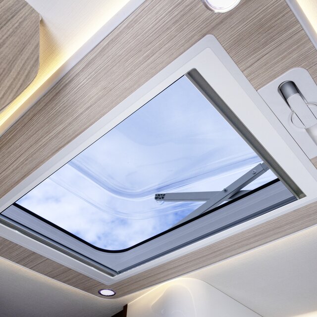 Roof window / crank roof vent with included LED lighting 