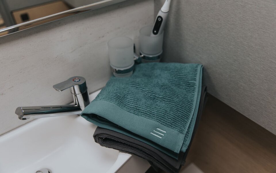 Handtuch Hymer 70 cm x 140 cm quellblau