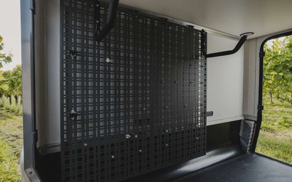 Base plate storage space system size S