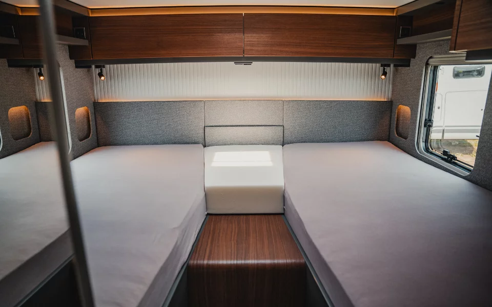 Comfort bed extension for lengthways single beds
