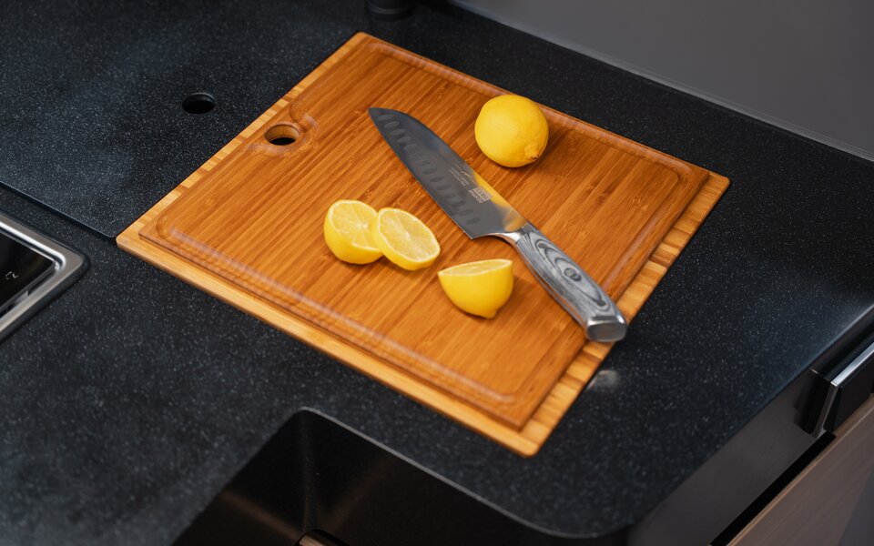 Kitchen cover plate with integrated cutting board