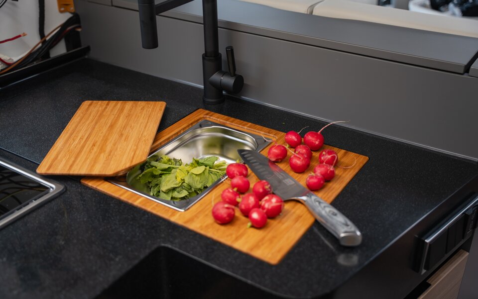 Kitchen cover plate incl. stainless steel container