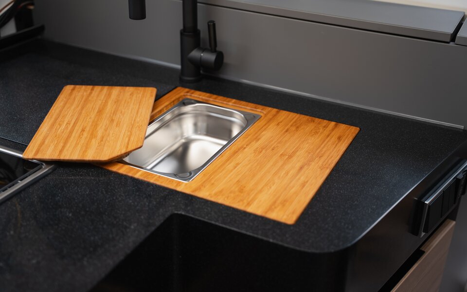 Kitchen cover plate incl. stainless steel container