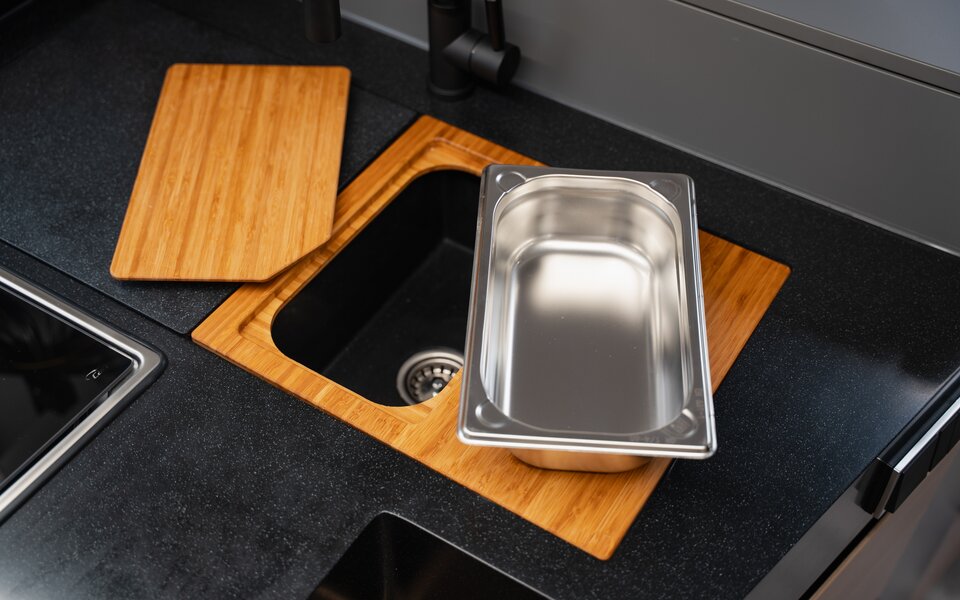 Kitchen cover plate incl. stainless steel container