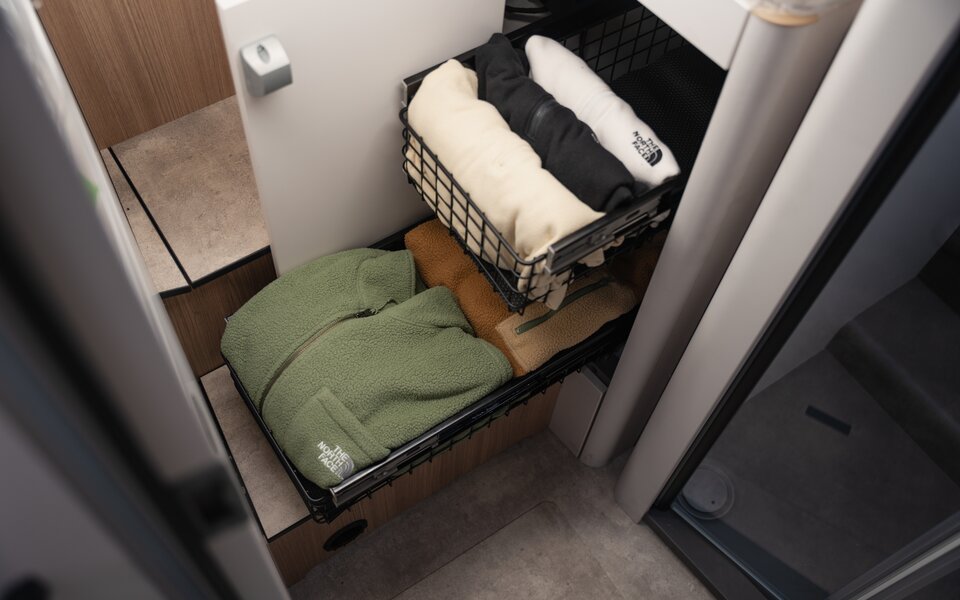Rear bed pull-out (basic set for B-ML 880)