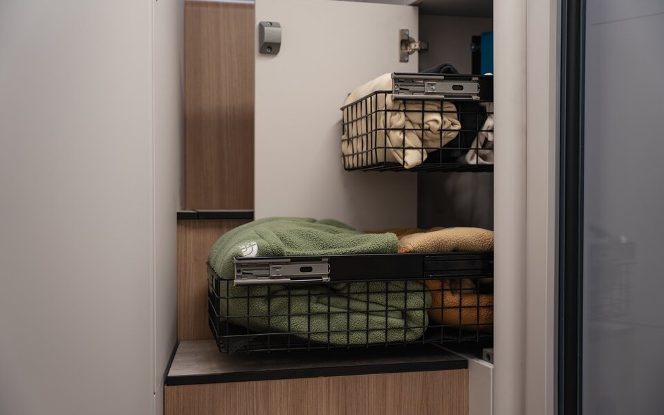 Rear bed pull-out (basic set for B-ML 880)