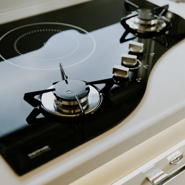 Hybrid cooker in the mobile home with two gas hobs and one induction hob