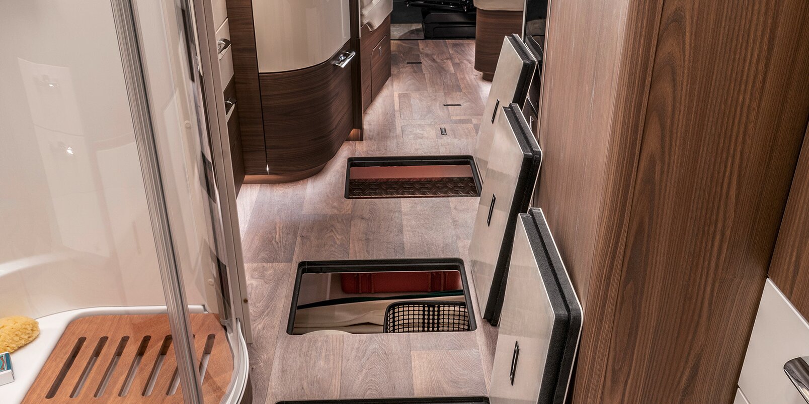 Three cellar compartments opened from the interior in the double floor of the HYMER B-Class MasterLine with SLC chassis