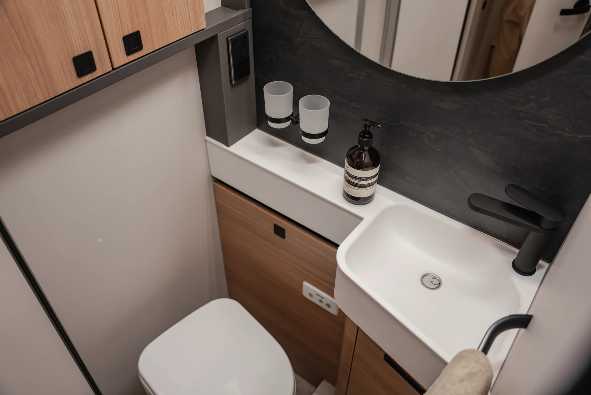 Le design se révèle dans chaque détail.