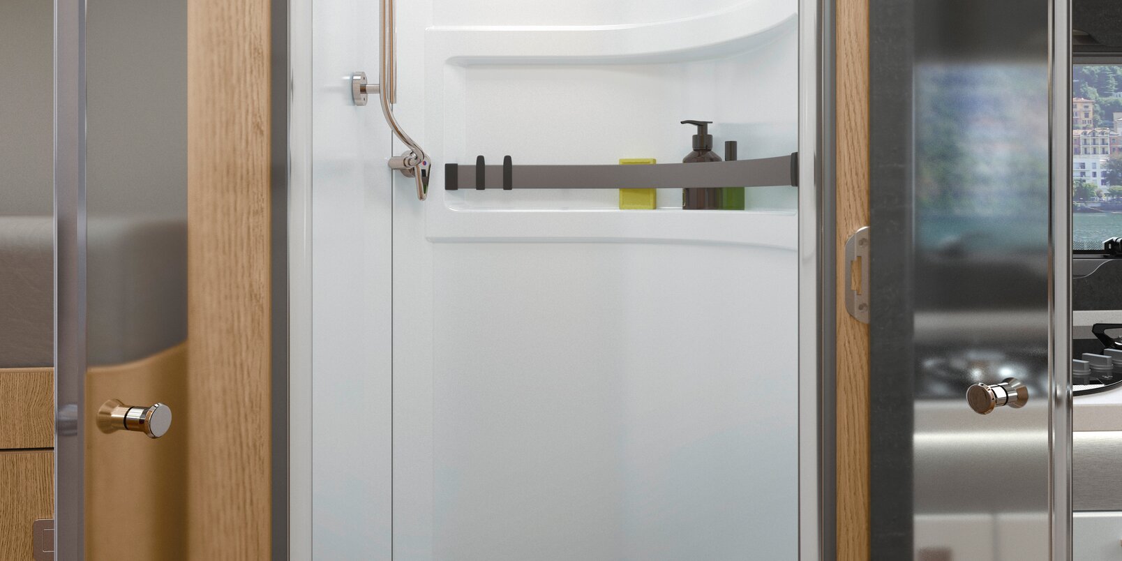 Duschkabine mit Holzlattenrost und Echtglastüre in HYMER B-Klasse MasterLine