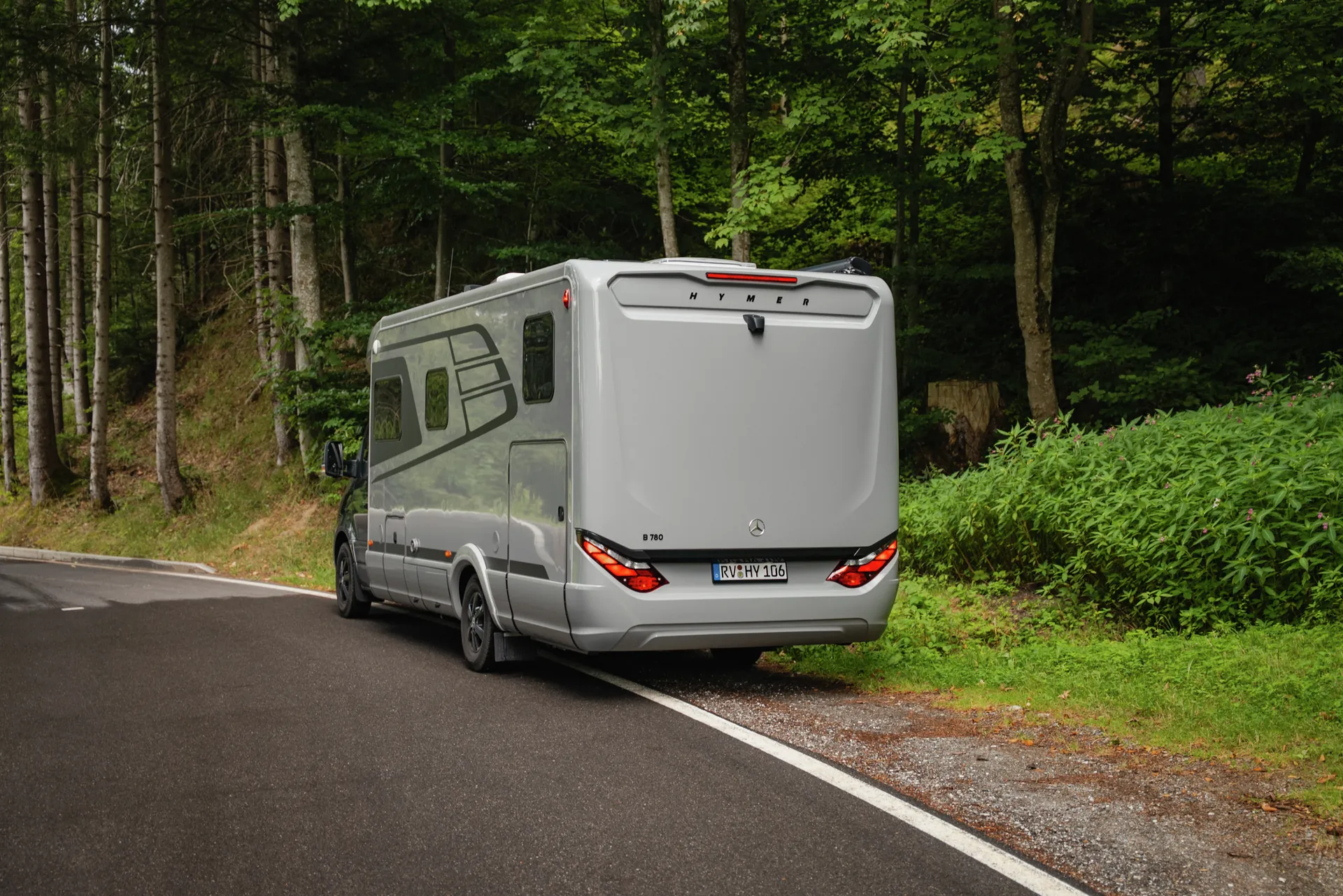 The B‑ML T also expresses its clear character at the rear. Precisely drawn lines and balanced design language create a distinctive appearance.
