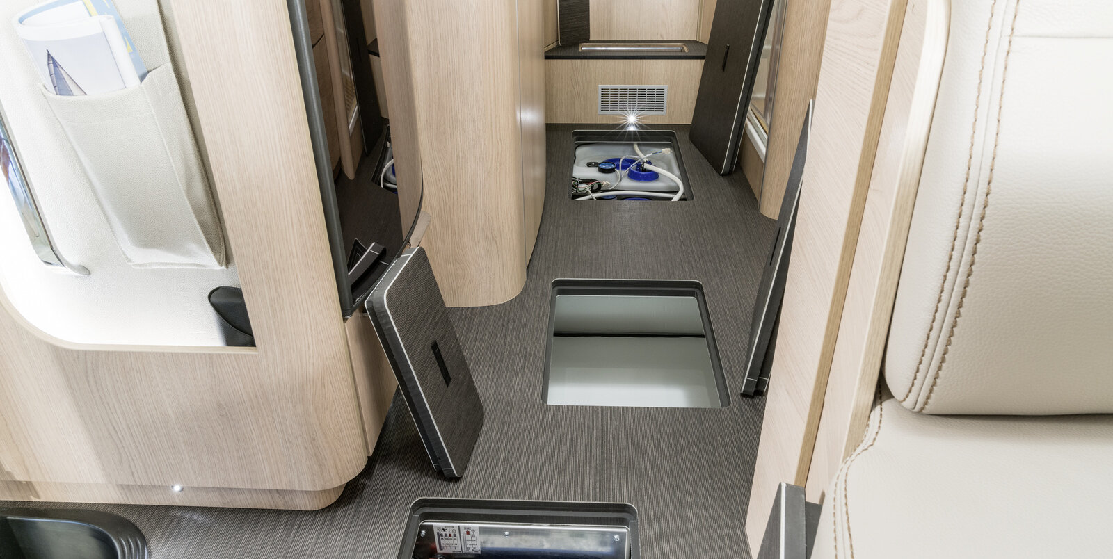 hy18_b-sl-704_gran_tor_interio