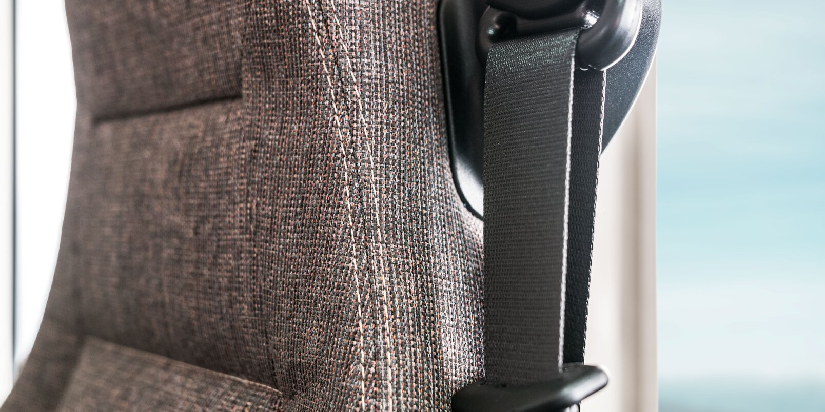 Fahrersitz-Rückenlehne mit integriertem Sicherheitsgurt beim Reisemobil HYMER Exsis-i