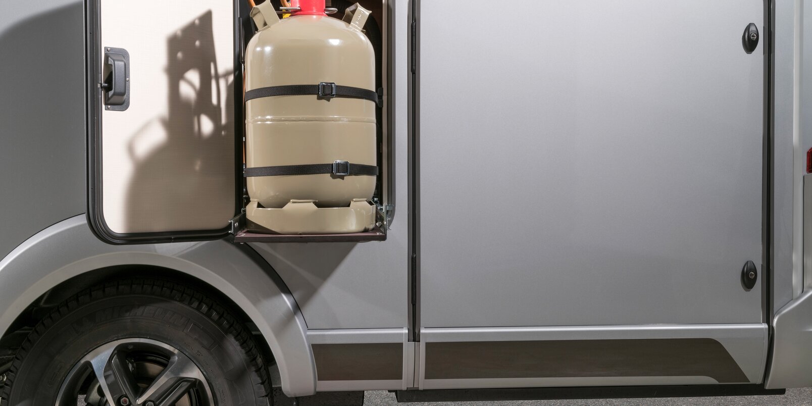 hy17_exi588_silber_chia_san_ex