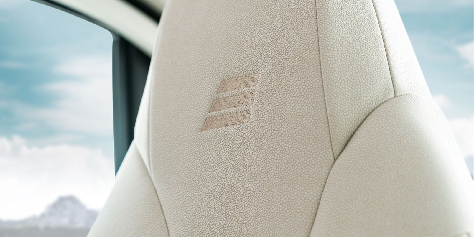 Parte alta dello schienale del sedile conducente colore crema, con barra HYMER nell’Exsis-i