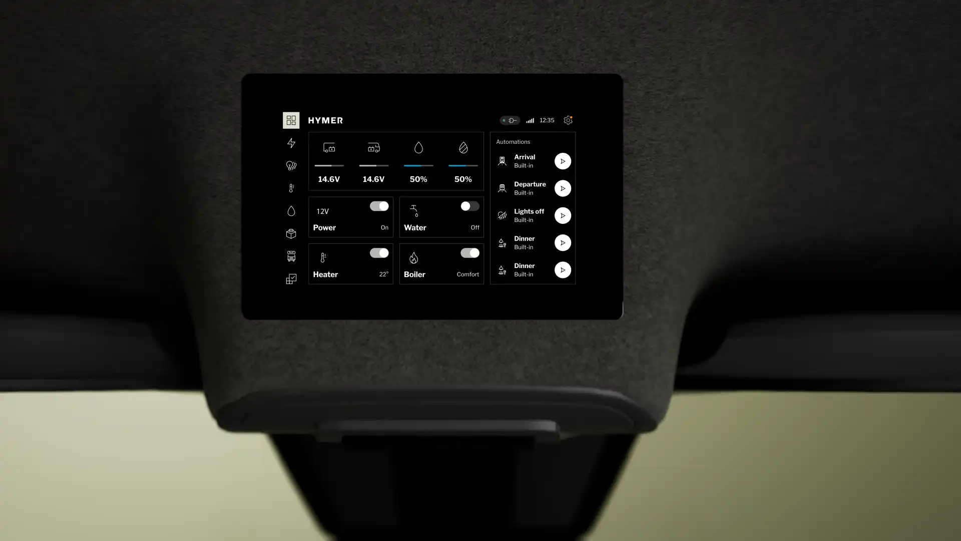 Das HYMER Connect Display im Inneren des HYMER Grand Canyon S zeigt alle relevanten Fahrzeuginformationen und -einstellungen.
