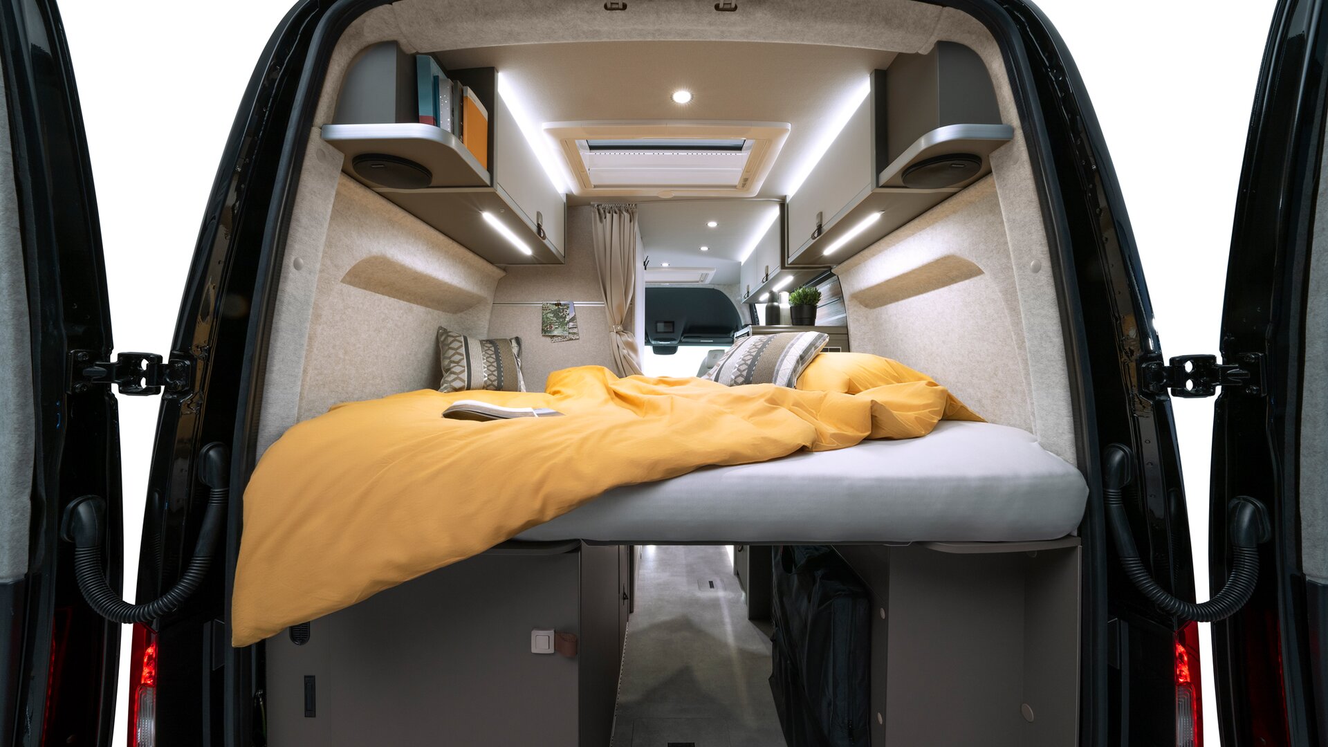 Di sera potrete aprire il materasso ottenendo un letto con una grande superficie nella parte posteriore.
