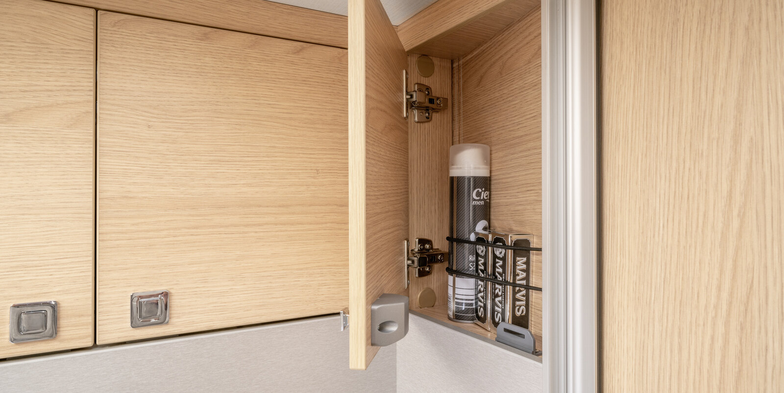 Half-open bathroom cabinet with straps for bathroom accessories in the HYMER B-MC I