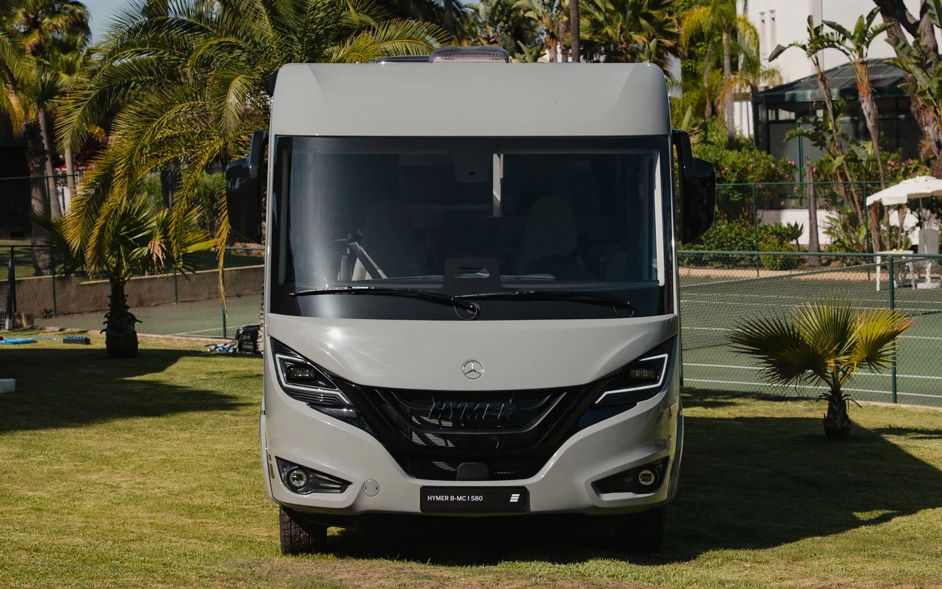 The newly redesigned front gives the Hymer B‑MC I a particularly distinctive presence.