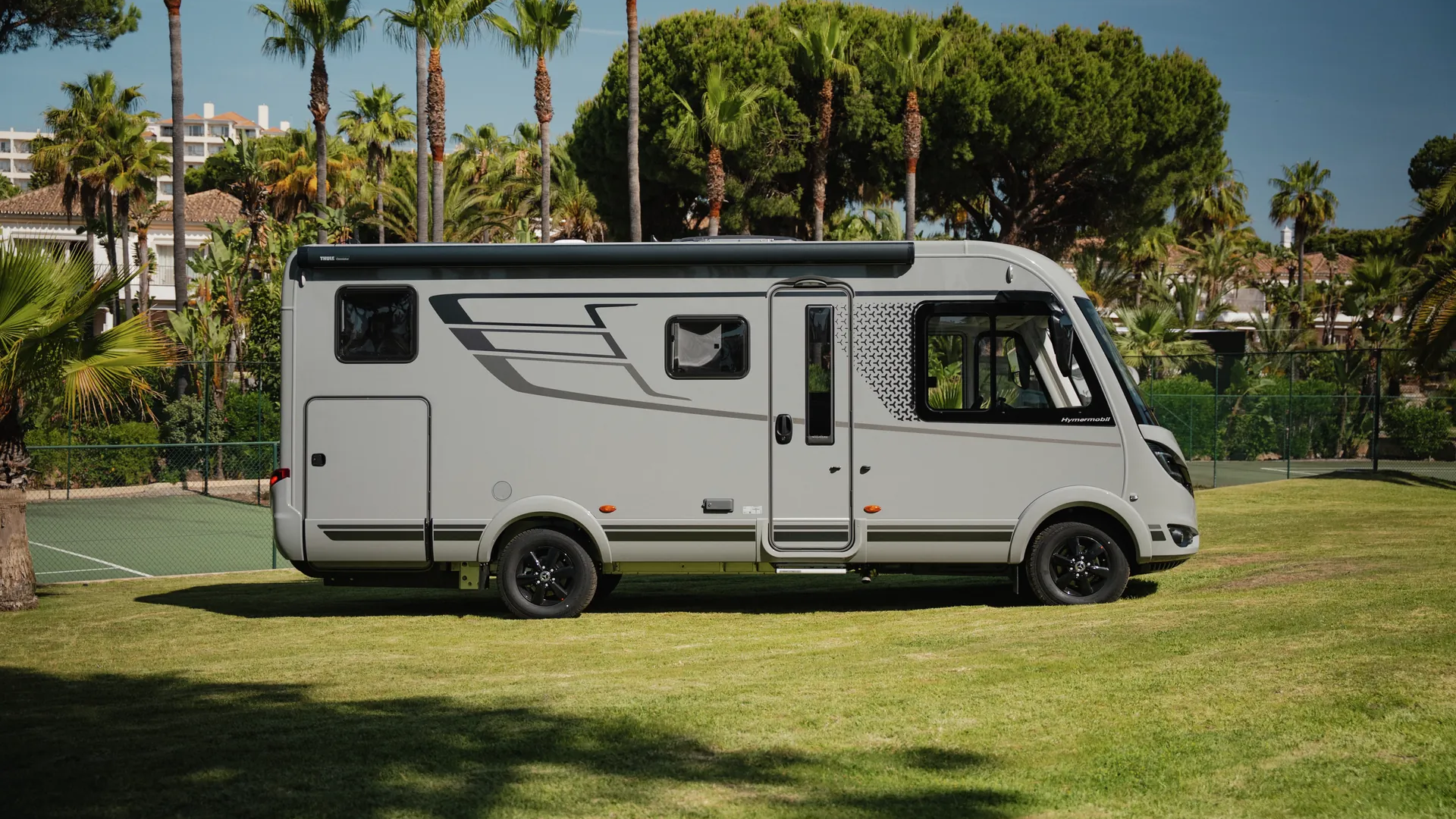 Clear lines, harmonious proportions and a well‑thought‑out exterior design define the character of the Hymer B‑MC I.
