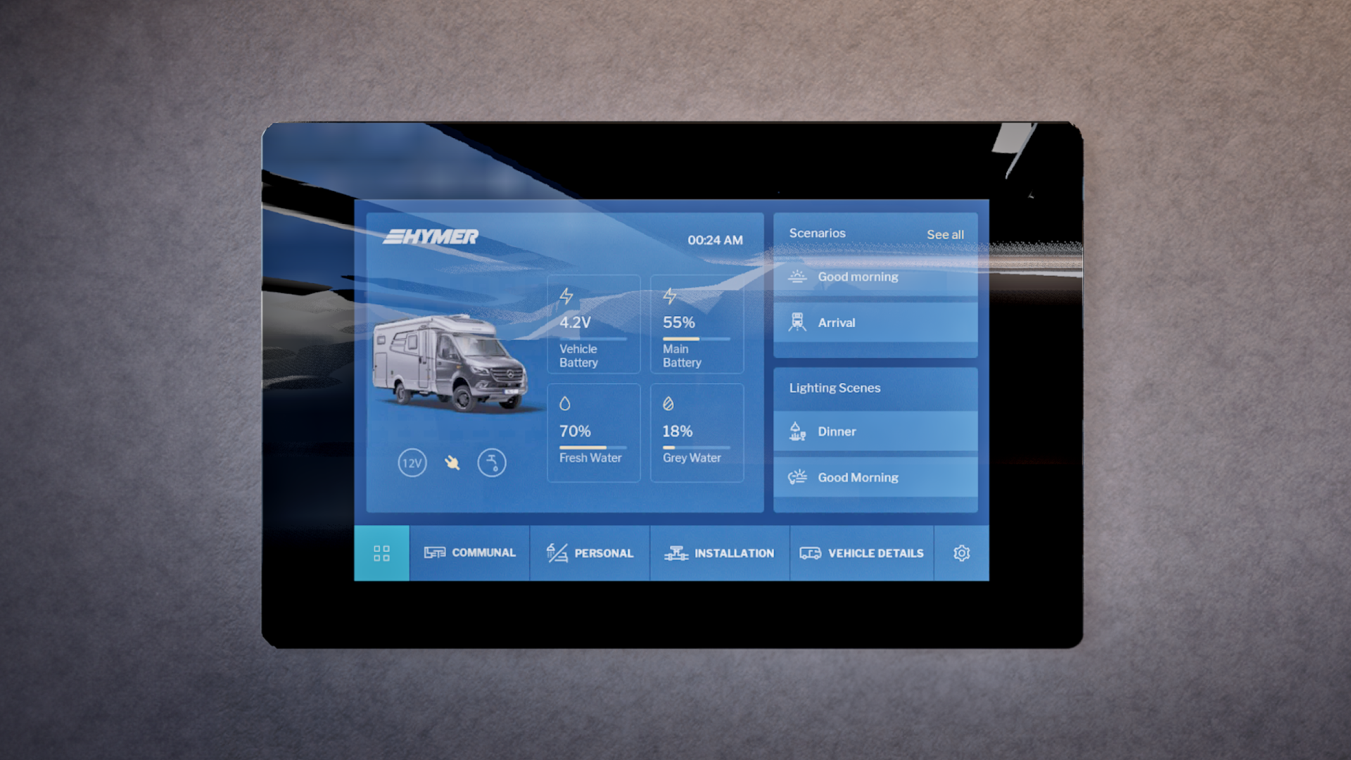 Das HYMER Connect Display im Inneren des HYMER ML-T bietet Übersicht und Kontrolle über alle relevanten Fahrzeuginformationen und -einstellungen.