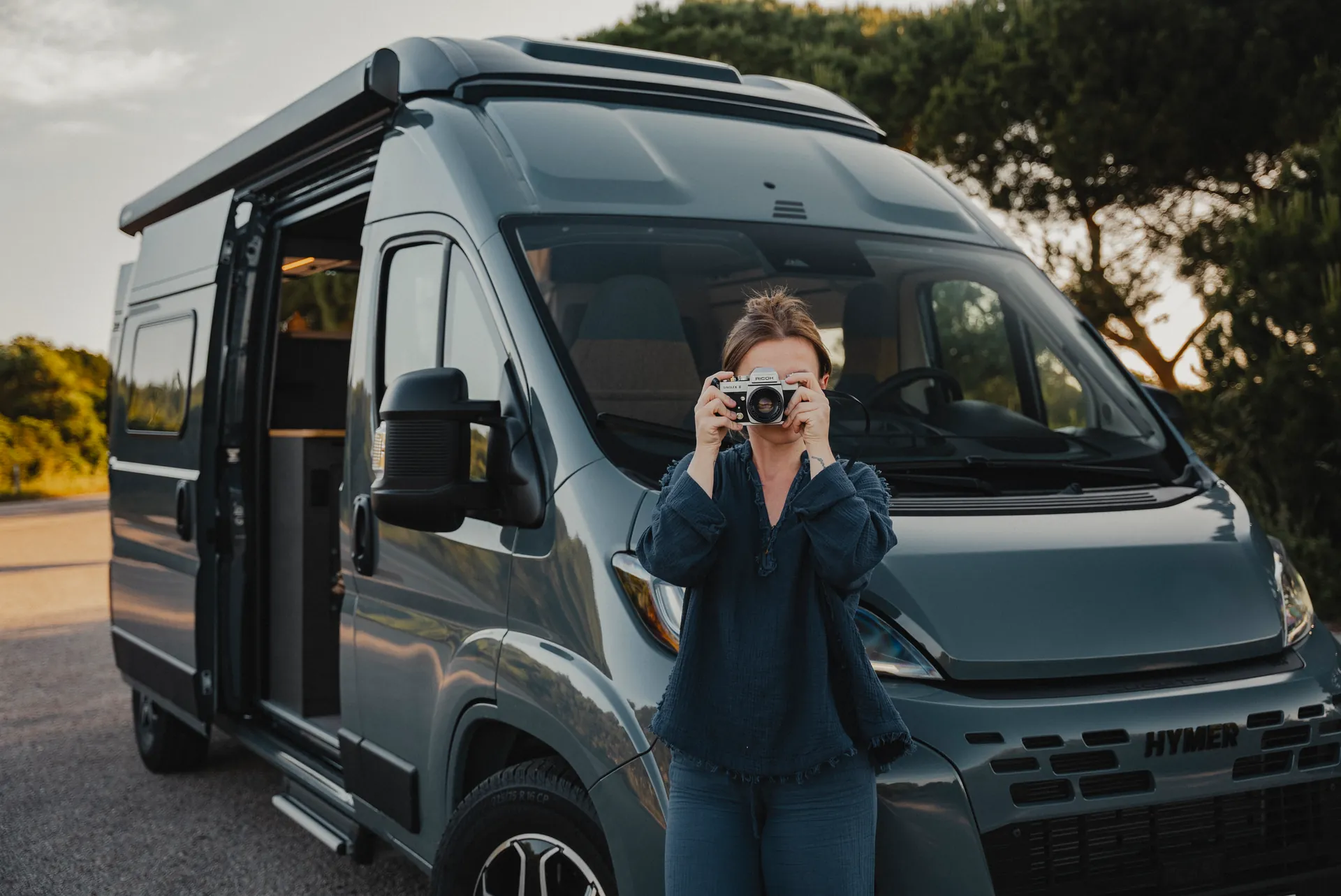 Kompakt, wendig und jederzeit bereit zum Aufbruch – der Hymer Redwood mit einer Länge von 6 Metern und zwei Grundrissen.
