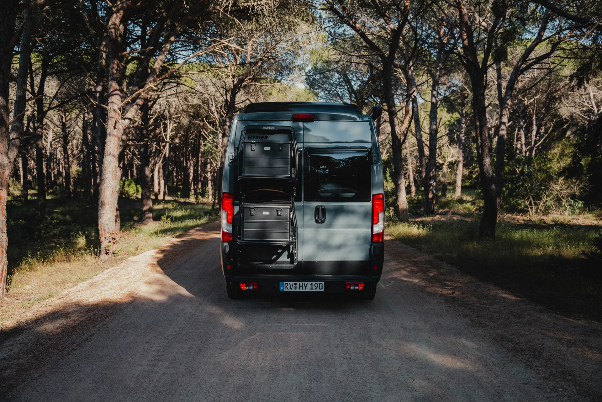 Abenteuer erleben. Freiheit spüren. Der Hymer Redwood macht auch von hinten eine gute Figur.