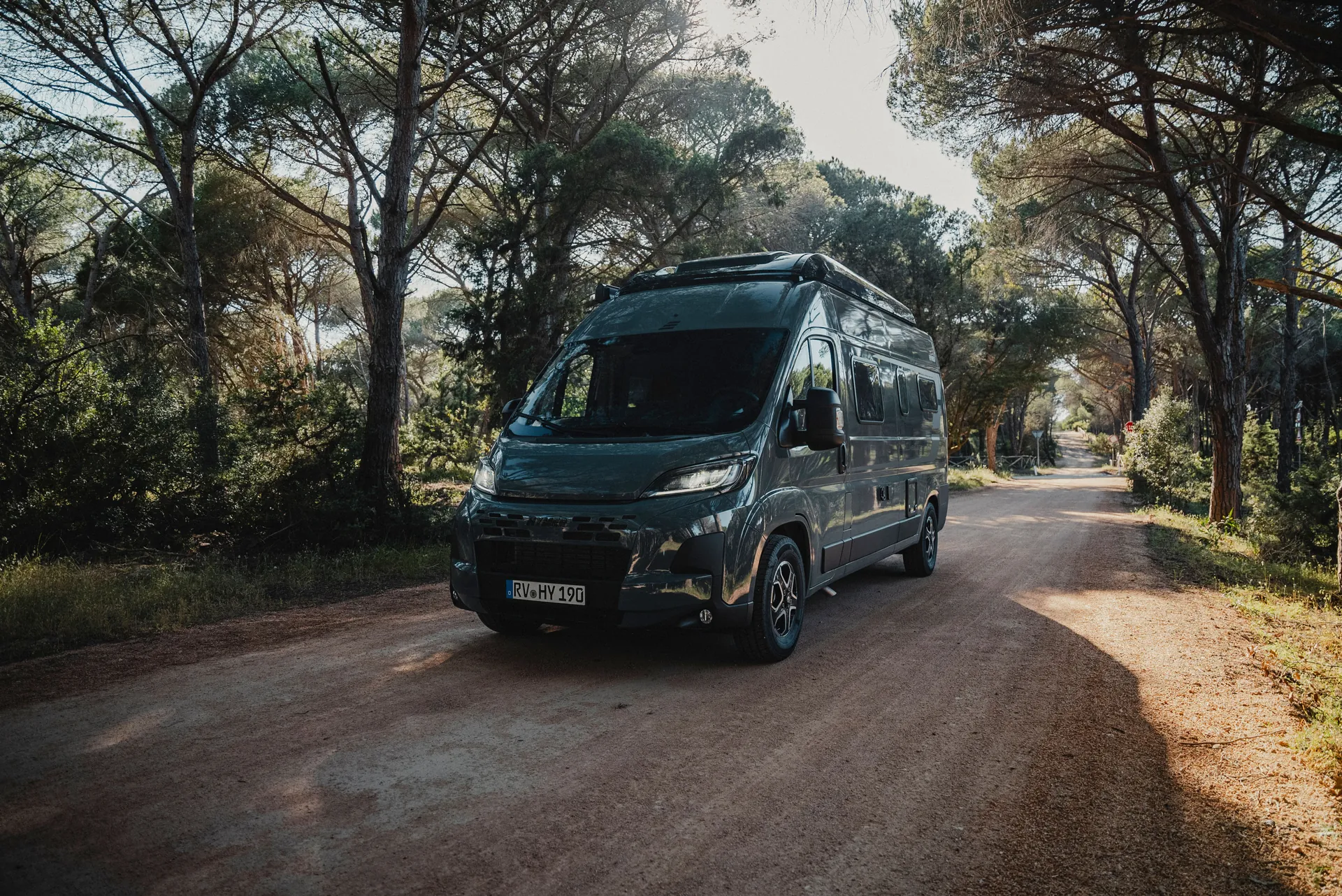 Maximale Flexibilität für alle Abenteuer: Der Hymer Redwood passt sich jedem Reiseziel und jeder Situation mühelos an – dank durchdachtem Design und vielseitiger Ausstattung.