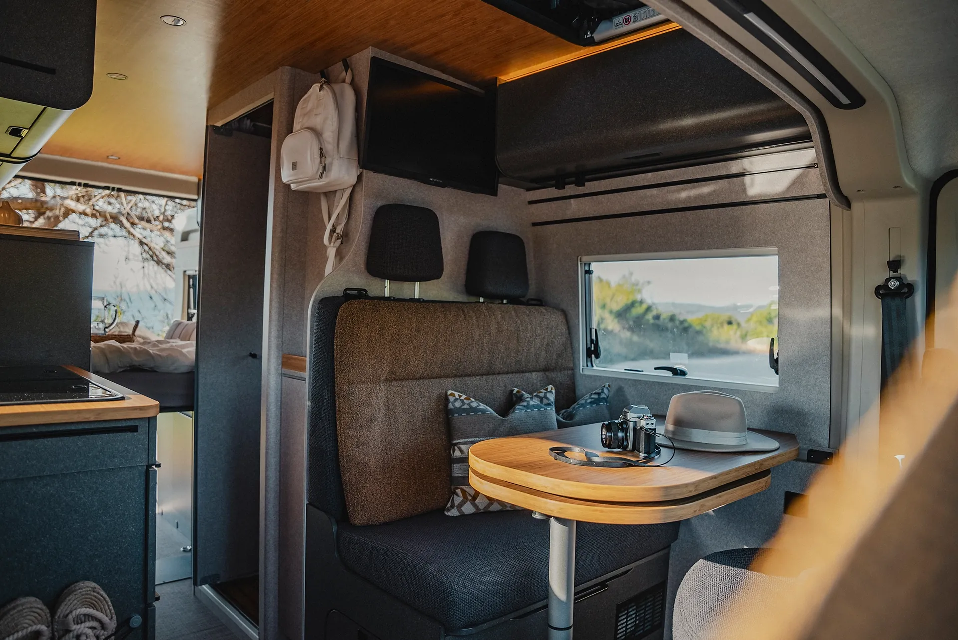 Wohnlichkeit, die begeistert – gemütliches Ambiente für entspanntes Reisen im Hymer Redwood.
