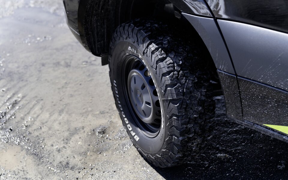Stollenreifen vom Mercedes-Sprinter HYMER Grand Canyon S CrossOver
