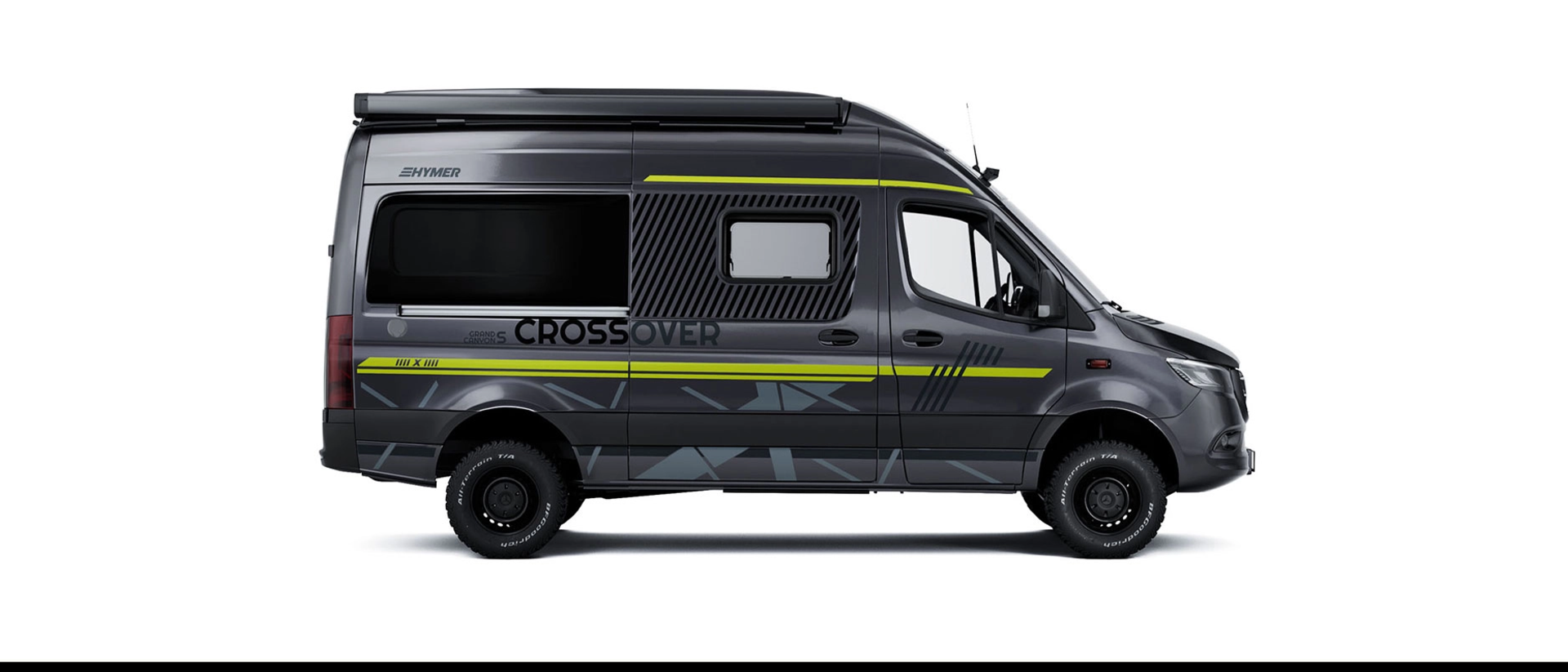 Seitenansicht Camper Van, in der Farbe Schwarz mit Sonder Beklebung in der Farbe Neon Grün, schwarzen Felgen und schwarze Markiese