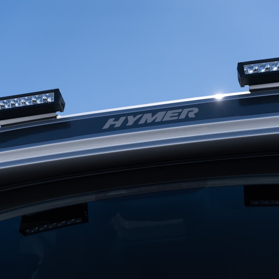 Fari speciali a LED sopra la cabina guida dell’autocaravan HYMER ML-T Crossover 
