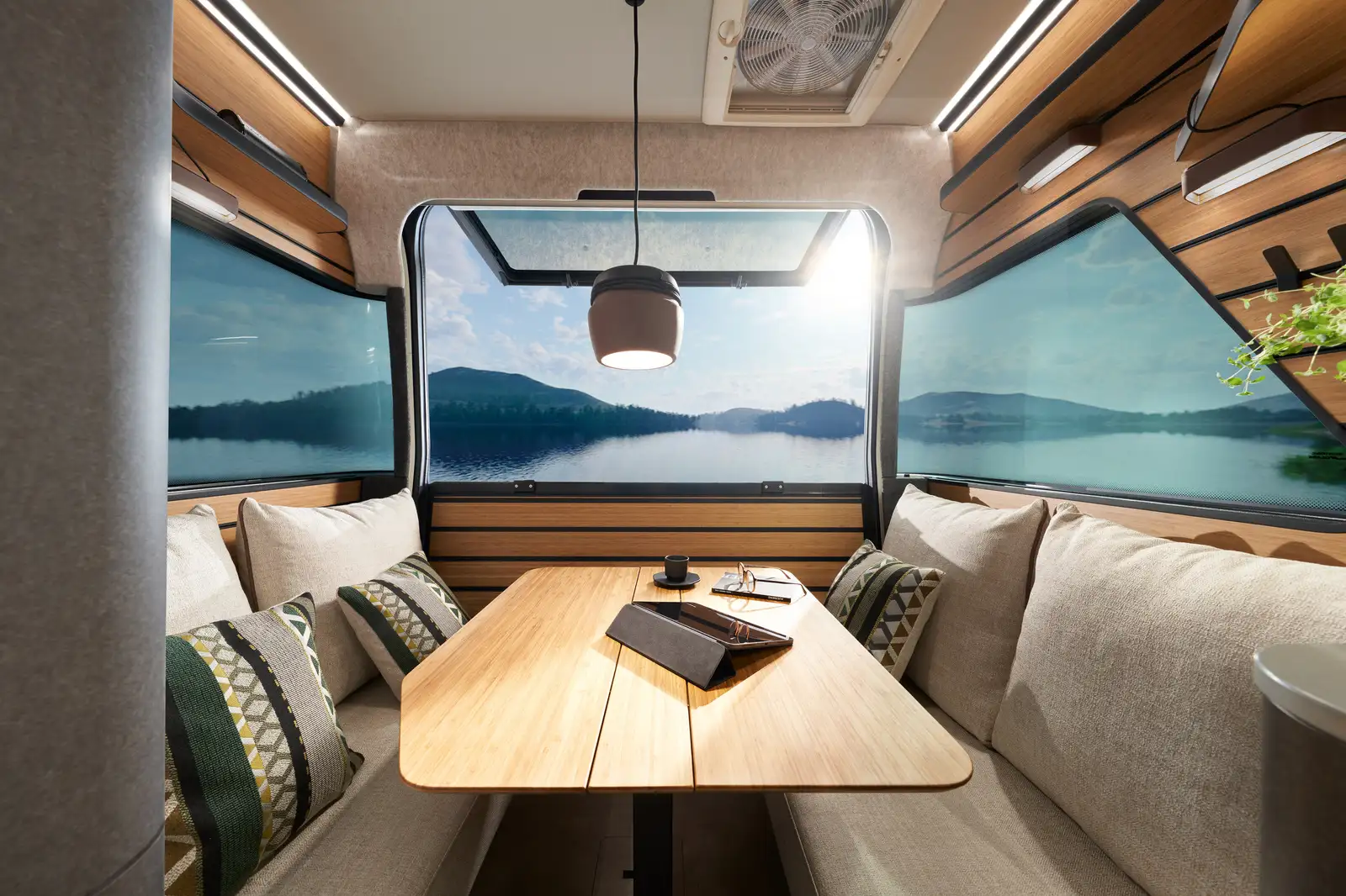 The view from the driver's cab of the HYMER Venture S extends rearward through the Infinity Screen.