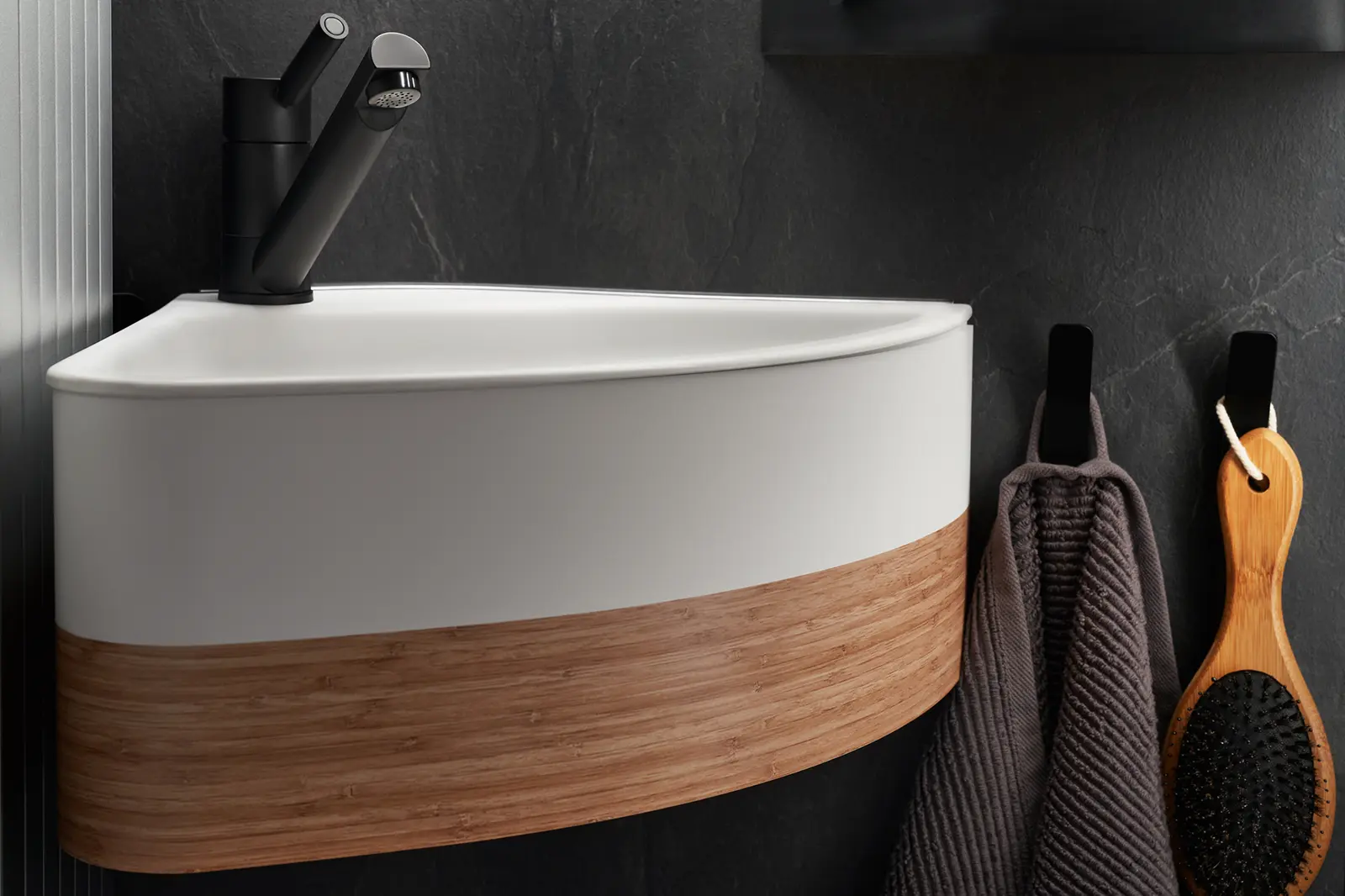 The sink in the HYMER Venture S is adorned with wood applications. The wall behind it has a slate look.
