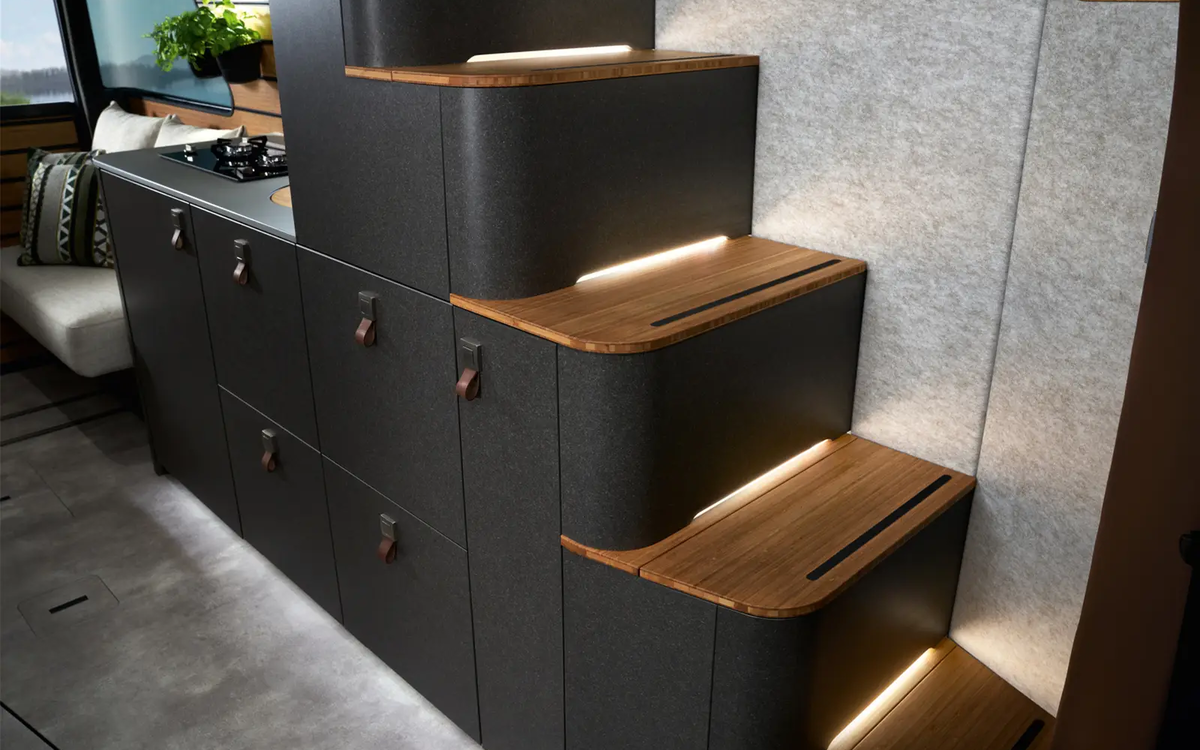 Each step of the comfort stairs of the HYMER Venture S is illuminated.