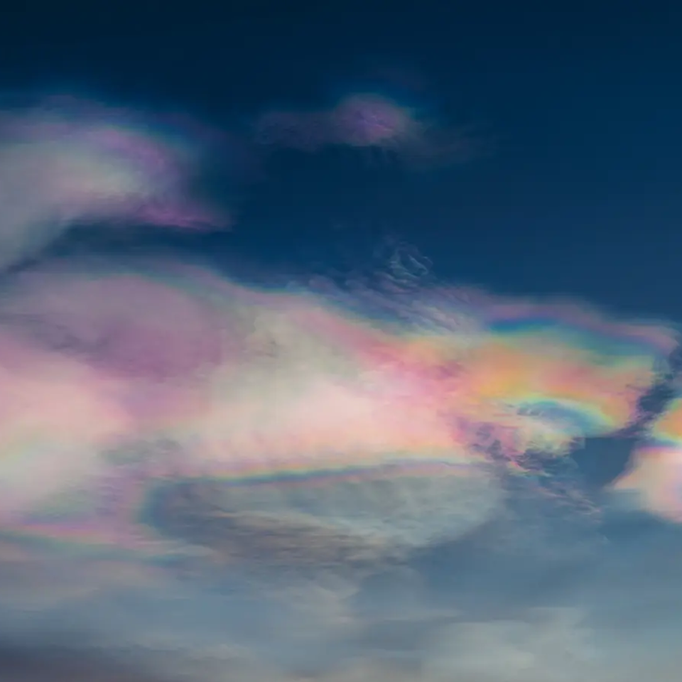 Irisierende Wolken